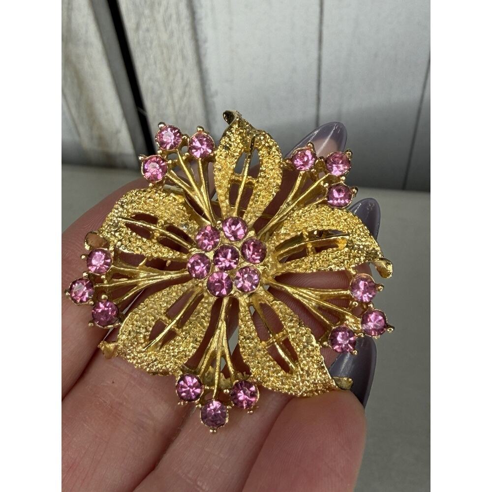 VTG Gerry’s Pink Rhinestone Brooch Gold Tone Filigree Flower MCM
